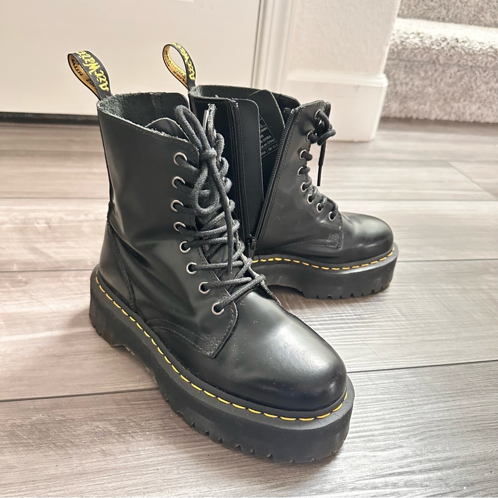 Dr. Martens Jason platform boots LIKE NEW